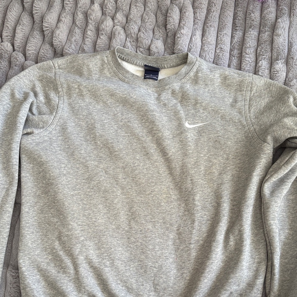 Nike Men's Light Gray Crewneck Sweater